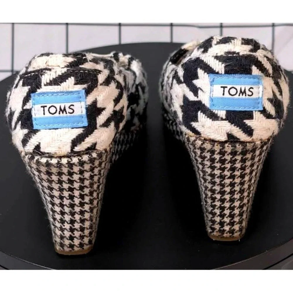 TOMS~Scottish Houndstooth PeepToe Wedge~Black & White Houndstooth Pattern~Size 6